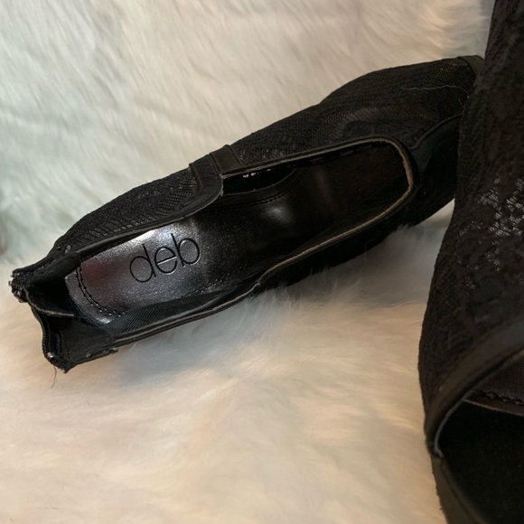 Size 10 Deb Black Heels - Picture 2 of 2